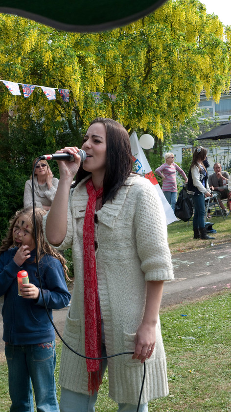 DGPX290411-040 
 Keywords: DGPX290411, Edmond Carr, Poets Estate, Royal Wedding, Street Party