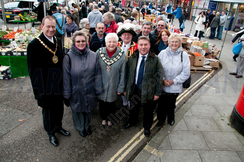 DGPX120104-026 
 Keywords: DGPX120104, Hennie Welman, IHW, Rayleigh Market, ian H Ward, photography