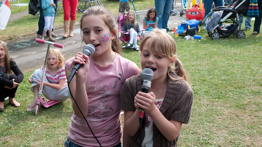 DGPX290411-035 
 Keywords: DGPX290411, Edmond Carr, Poets Estate, Royal Wedding, Street Party